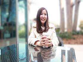 【不貞の色事】綺麗な人妻が何故… 超肉食人妻 超欲求不満エロムチボディの快楽堕ち 男優との濃厚なSEXに汗と指輪を光らせる涙… サンプル動画サムネイル